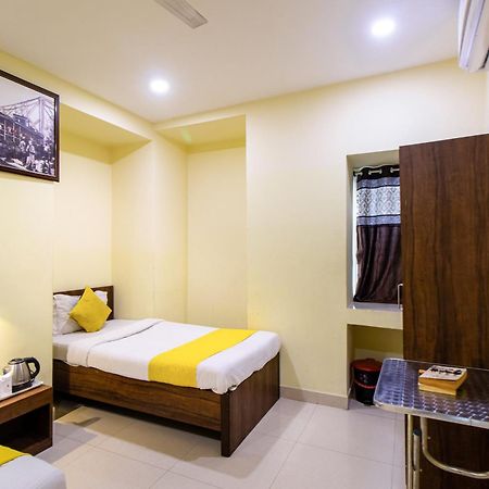 Treebo Trip Hotel Park Central Calcutta Buitenkant foto