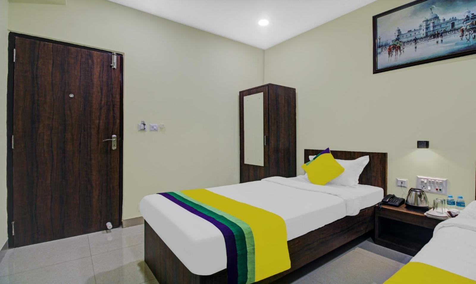 Treebo Trip Hotel Park Central Calcutta Buitenkant foto
