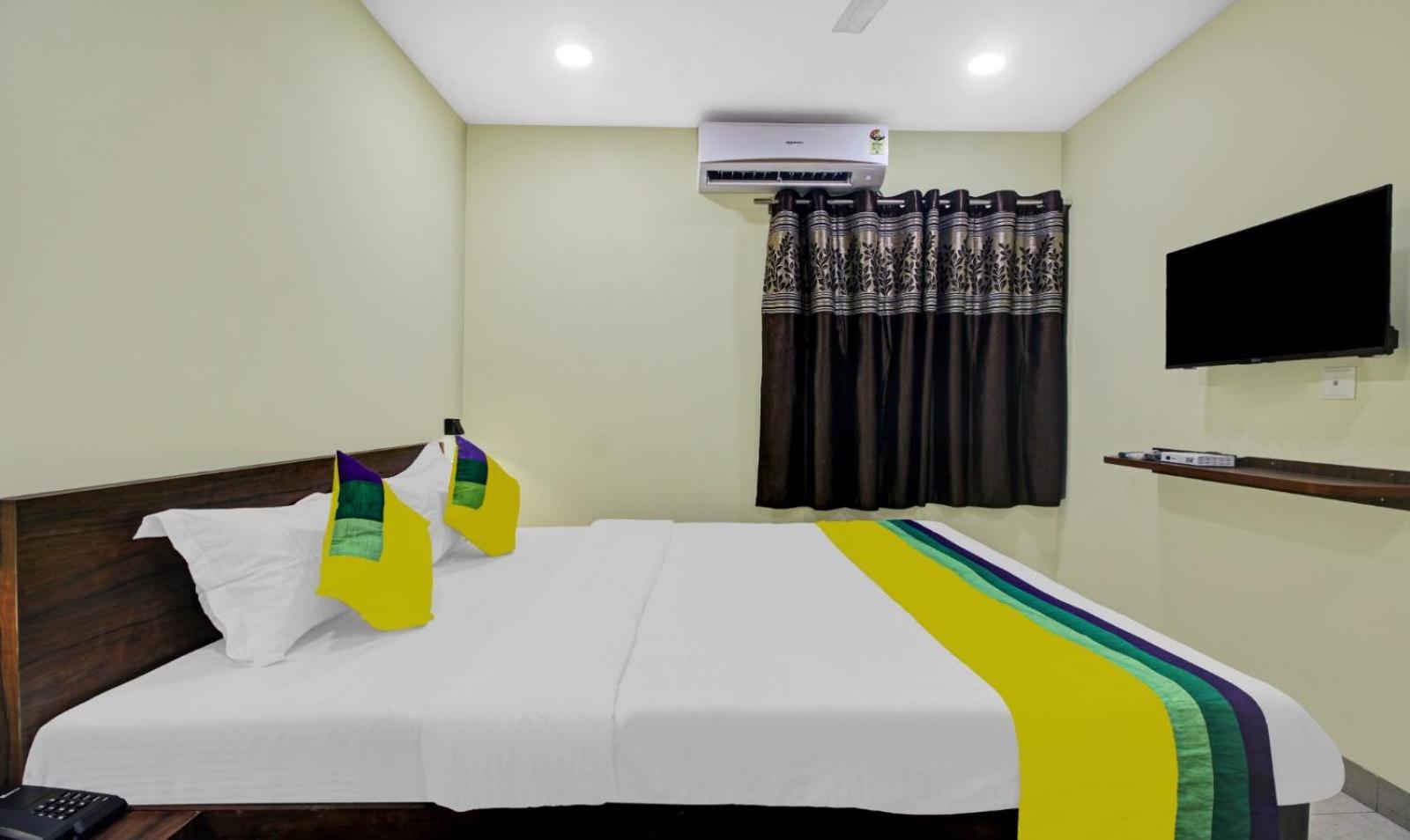 Treebo Trip Hotel Park Central Calcutta Buitenkant foto